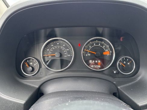 Used 2014 Jeep Compass Latitude w/ Sun/Sound Group image 11