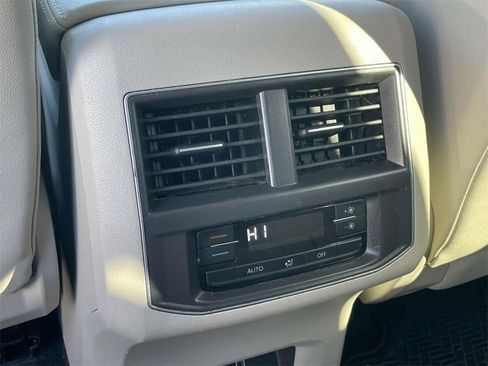 Used 2019 Volkswagen Atlas SE w/ Towing Package image 19