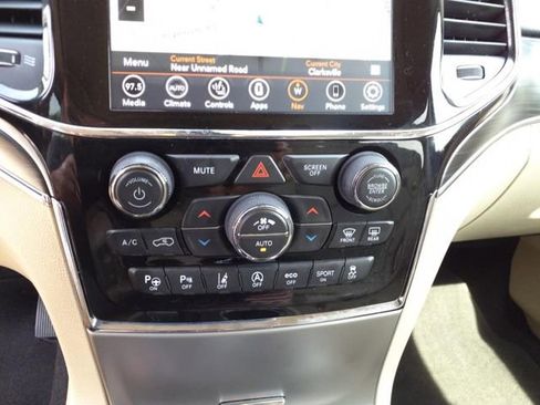 Used 2020 Jeep Grand Cherokee Limited image 8