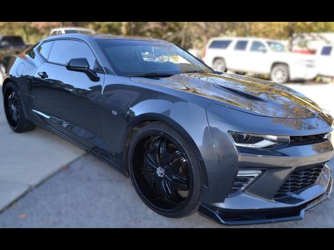 Used 2018 Chevrolet Camaro SS image 3