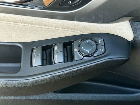 Used 2023 Chevrolet Traverse LS image 17