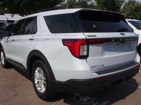 Certified 2025 Ford Explorer Active RWD image 5