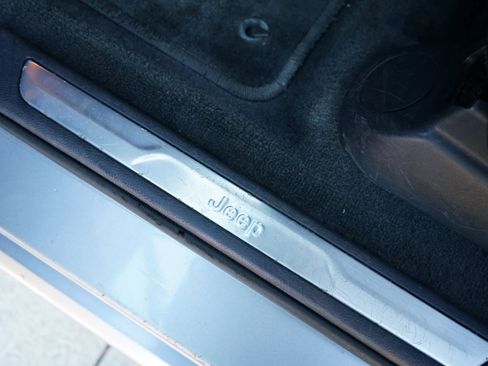 Used 2015 Jeep Grand Cherokee Overland w/ Advanced Technology Group image 20