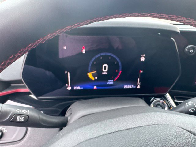Used 2024 Chevrolet Trax RS FWD image 32