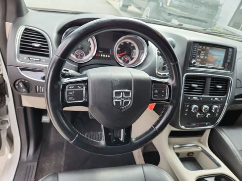 Used 2020 Dodge Grand Caravan SXT FWD image 12