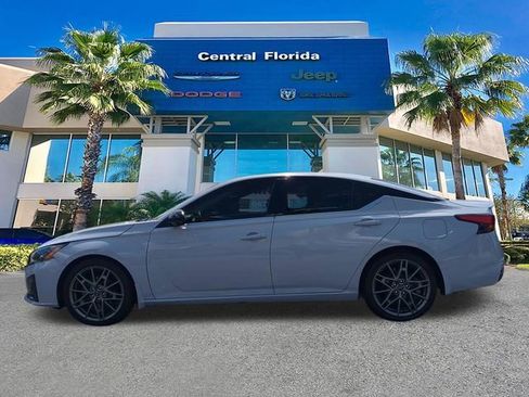Used 2023 Nissan Altima 2.0 SR FWD image 8