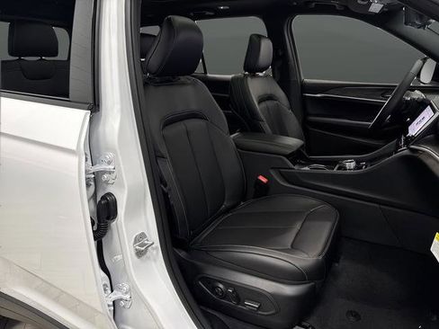 New 2026 Jeep Grand Cherokee Limited w/ Luxury Tech Group II image 31