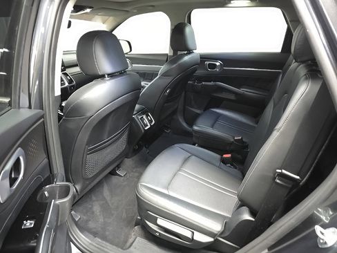 Used 2021 Kia Sorento SX image 31