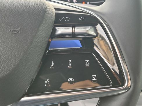 New 2026 Cadillac Optiq Luxury 1 image 17