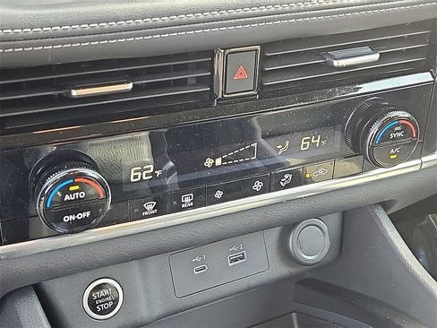 Certified 2022 Nissan Rogue SV image 17