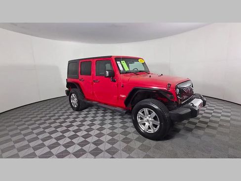 Used 2013 Jeep Wrangler Unlimited Sahara w/ Connectivity Group AWD/4WD image 34