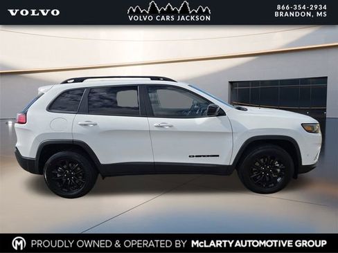 Used 2023 Jeep Cherokee Altitude Lux image 3