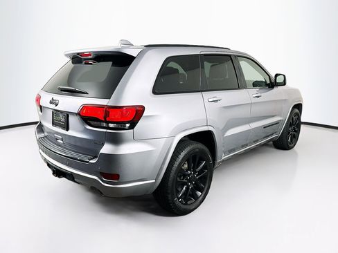 Used 2018 Jeep Grand Cherokee Altitude image 9