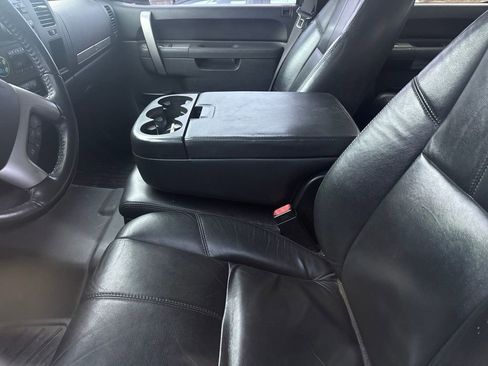 Used 2010 GMC Sierra 2500 SLE w/ SLE Preferred Package image 5