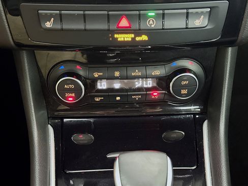 Used 2018 INFINITI QX30 FWD image 22