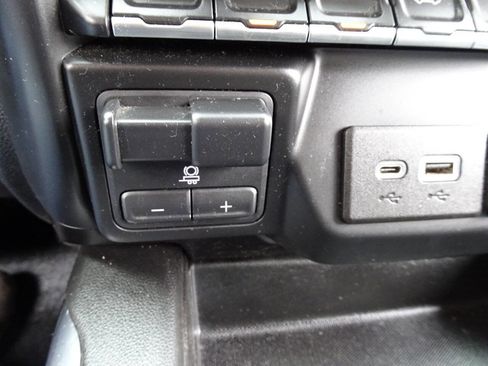 Used 2019 GMC Sierra 1500 SLT w/ SLT Premium Package image 29