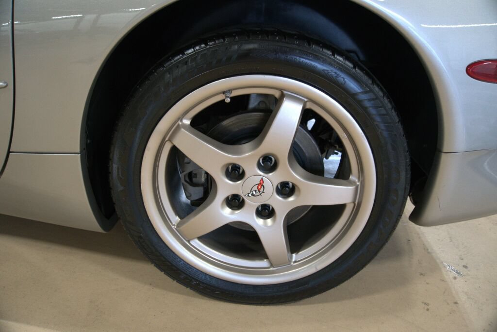 Used 2001 Chevrolet Corvette Convertible w/ Preferred Equipment Group2 RWD image 33