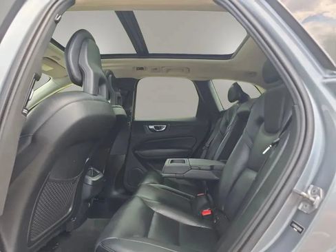 Used 2018 Volvo XC60 T5 Momentum w/ Vision Package AWD/4WD image 39