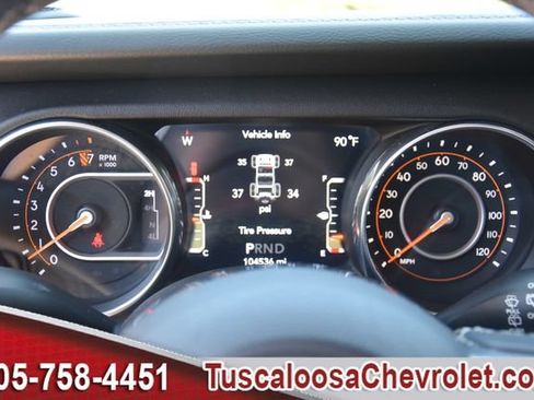 Used 2018 Jeep Wrangler Unlimited Sahara AWD/4WD image 31