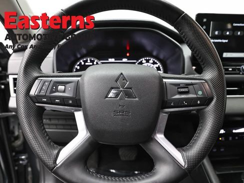Used 2025 Mitsubishi Outlander SE FWD image 10