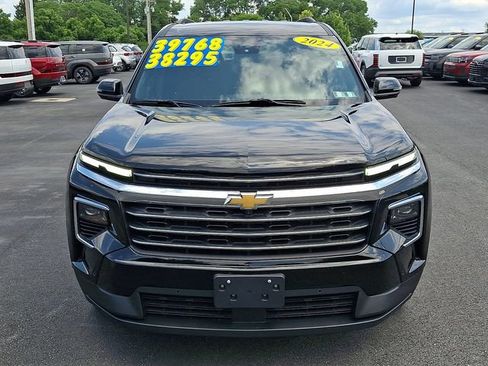 Used 2024 Chevrolet Traverse LT w/ Enhanced Driving Package AWD/4WD image 2