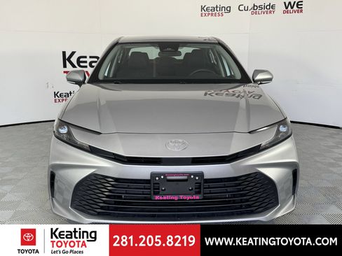 Used 2025 Toyota Camry LE FWD image 10