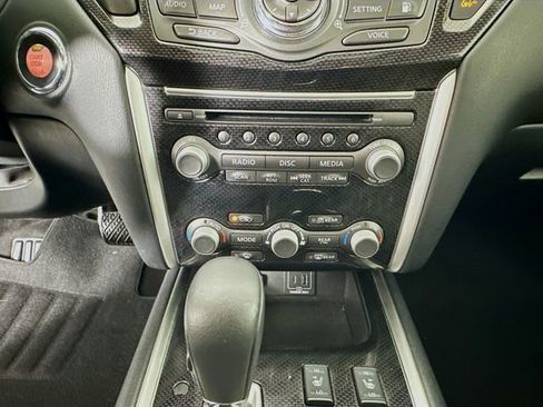 Used 2020 Nissan Pathfinder SL image 16