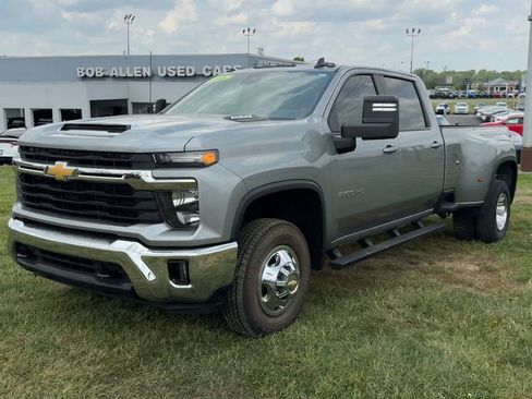 Used 2025 Chevrolet Silverado 3500 LT AWD/4WD image 2