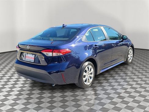 Used 2023 Toyota Corolla LE image 2