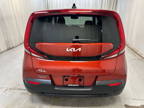 Used 2022 Kia Soul LX image 7