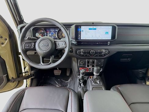 Used 2025 Jeep Gladiator Rubicon w/ Convenience Group AWD/4WD image 32