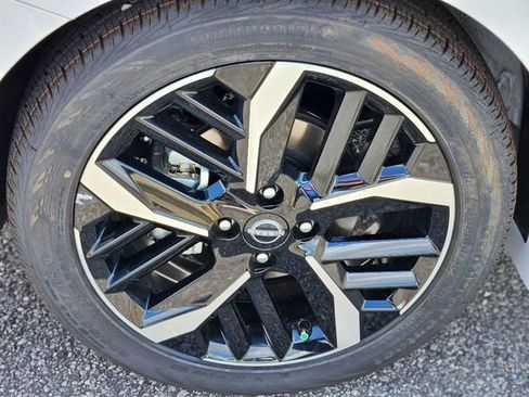 New 2025 Nissan Versa SR w/ Trunk Package FWD image 7