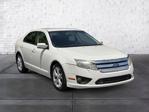 Used 2010 Ford Fusion SE FWD image 2