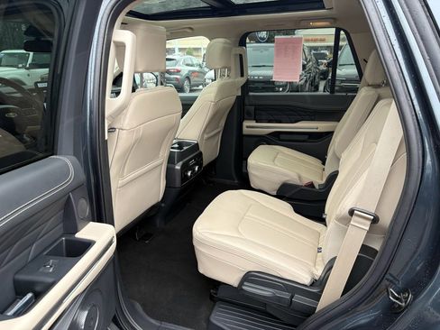 Used 2024 Ford Expedition Platinum image 13