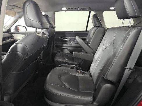 Used 2024 Toyota Grand Highlander AWD image 17