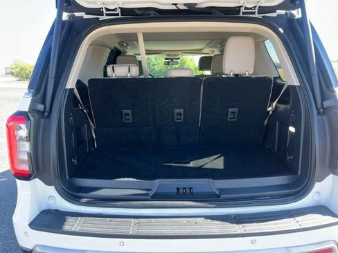 Used 2022 Ford Expedition Limited image 17