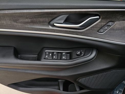 New 2026 Jeep Grand Cherokee Limited RWD image 16