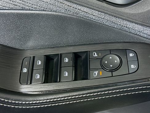 Used 2023 Nissan Rogue SV image 24