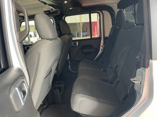 Used 2024 Jeep Gladiator Sport AWD/4WD image 16