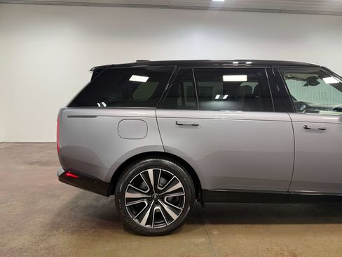 Used 2025 Land Rover Range Rover Long Wheelbase Autobiography AWD/4WD image 32