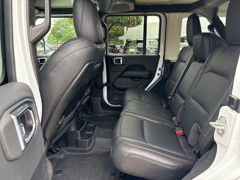 Used 2026 Jeep Wrangler Unlimited Sahara AWD/4WD image 19