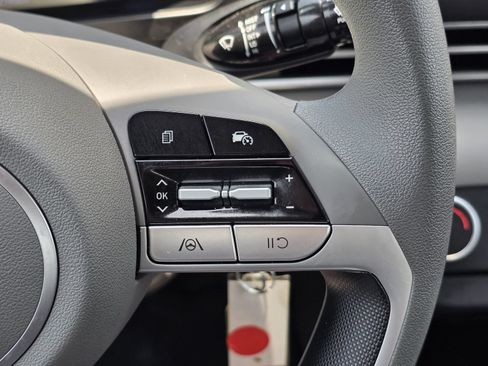 Used 2024 Hyundai Elantra SE FWD image 25
