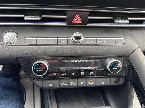 Used 2021 Hyundai Elantra Limited image 19