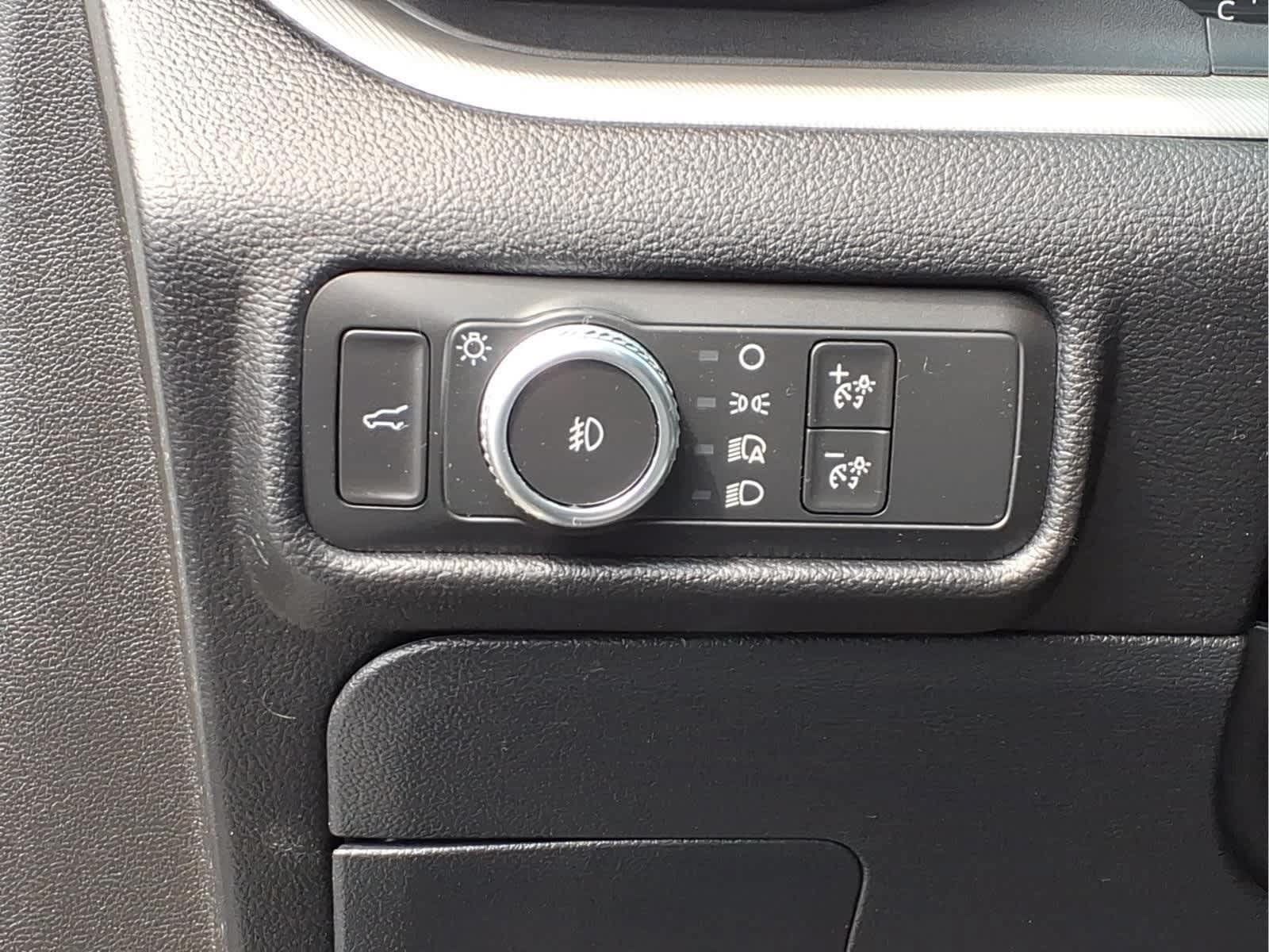 Used 2021 Ford Explorer XLT w/ Equipment Group 202A AWD/4WD image 14