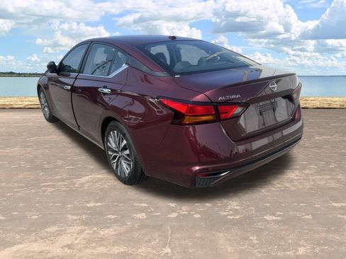 Used 2025 Nissan Altima 2.5 SV FWD image 7