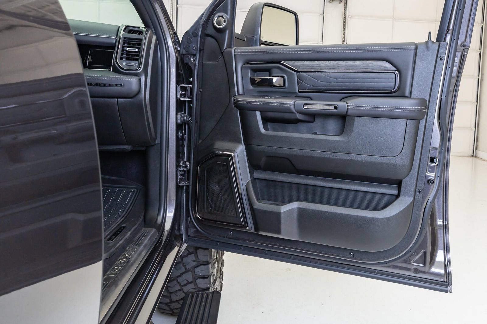 Used 2026 RAM 2500 Limited AWD/4WD image 47