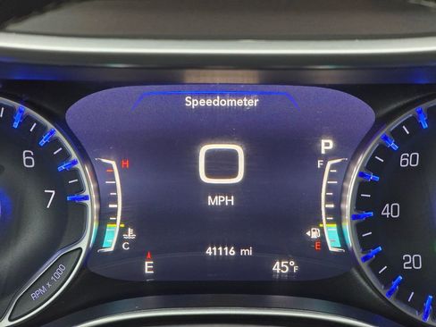 Used 2022 Chrysler Pacifica Touring-L image 32