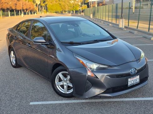 Used 2016 Toyota Prius Three w/ Advanced Technology Package image 3