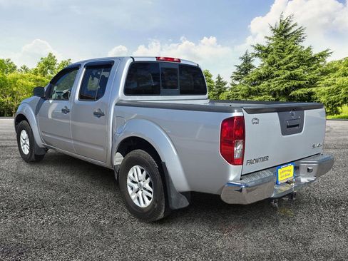 Used 2019 Nissan Frontier SV image 5