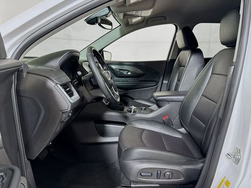 Used 2024 GMC Terrain SLT image 18